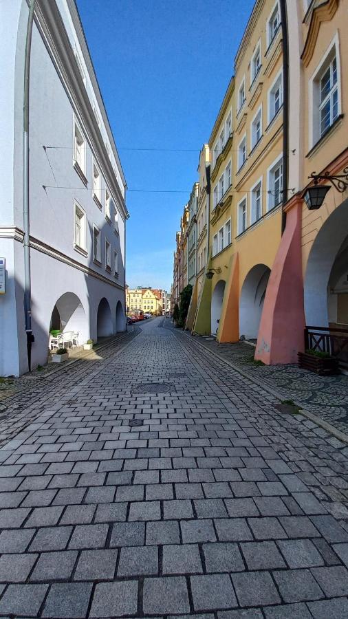 Plac Ratuszowy 50 - Old Town - 2 Sypialnie I Salon เยเลเนียกูรา ภายนอก รูปภาพ