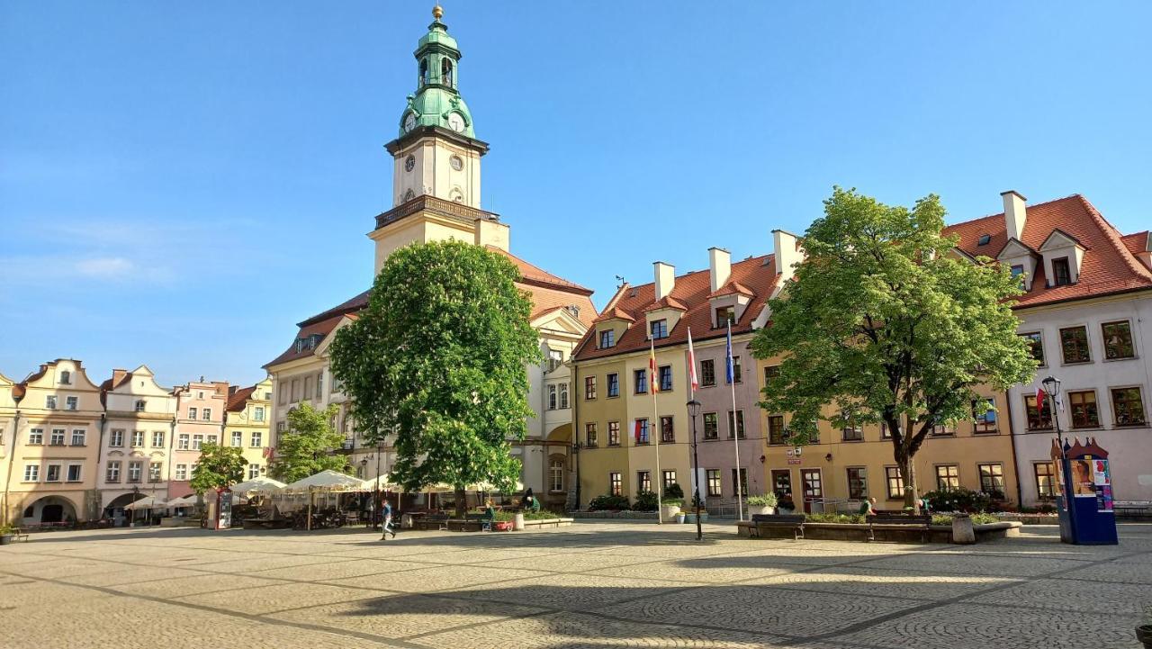 Plac Ratuszowy 50 - Old Town - 2 Sypialnie I Salon เยเลเนียกูรา ภายนอก รูปภาพ